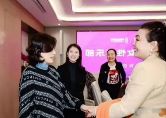热搜！张兰与董明珠同框，两大女强人的预制菜生意会怎样？