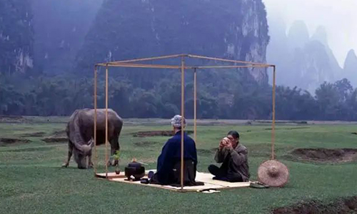 他带着“移动茶室”旅行，请全世界人喝茶