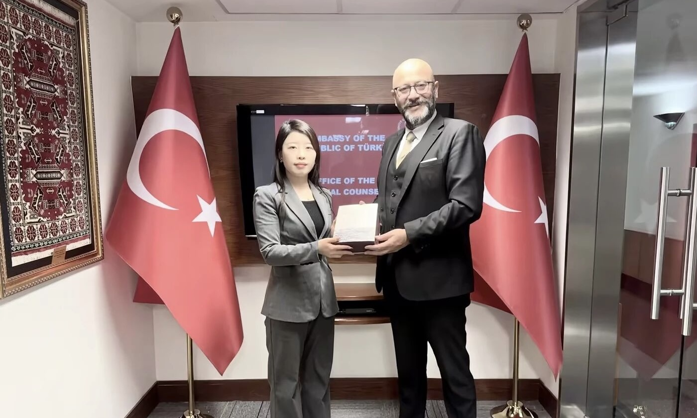 我会副秘书长兼国际部主任唐亚萍一行拜访土耳其驻华使馆首席商务参赞阿塔坎·奥兹德米尔