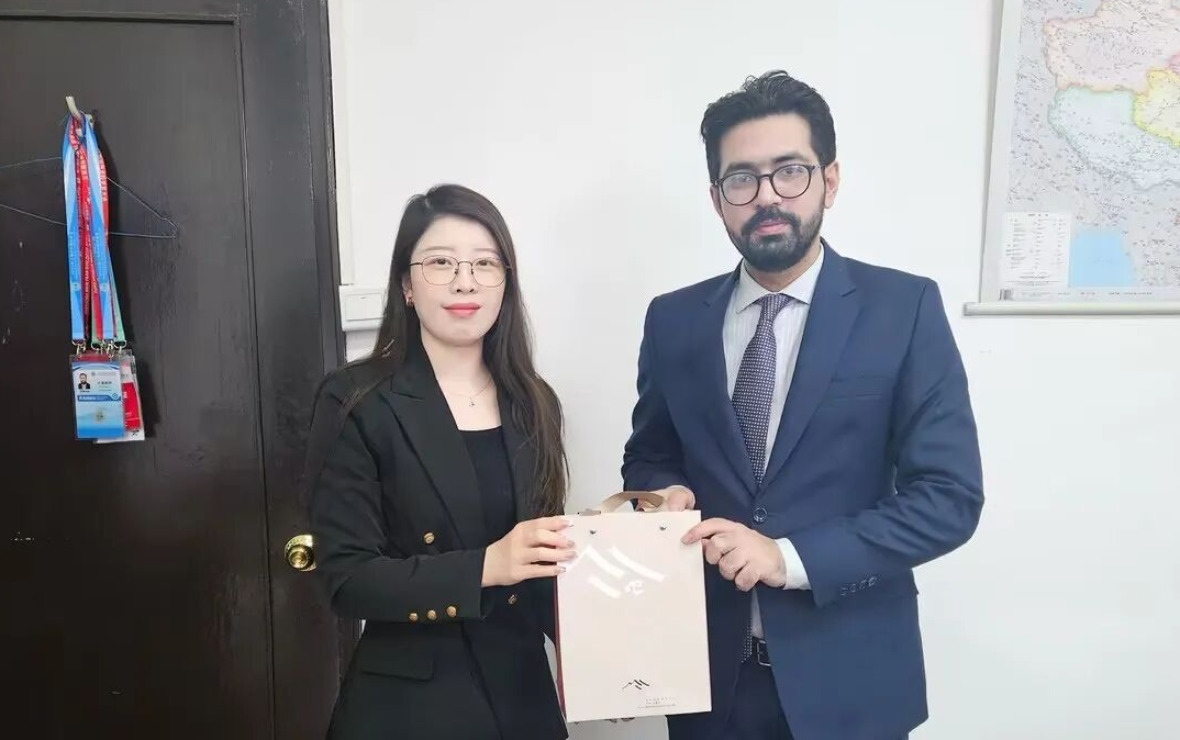 唐亚萍副秘书长一行拜访巴基斯坦驻华使馆商务专员阿亚兹·穆罕默德