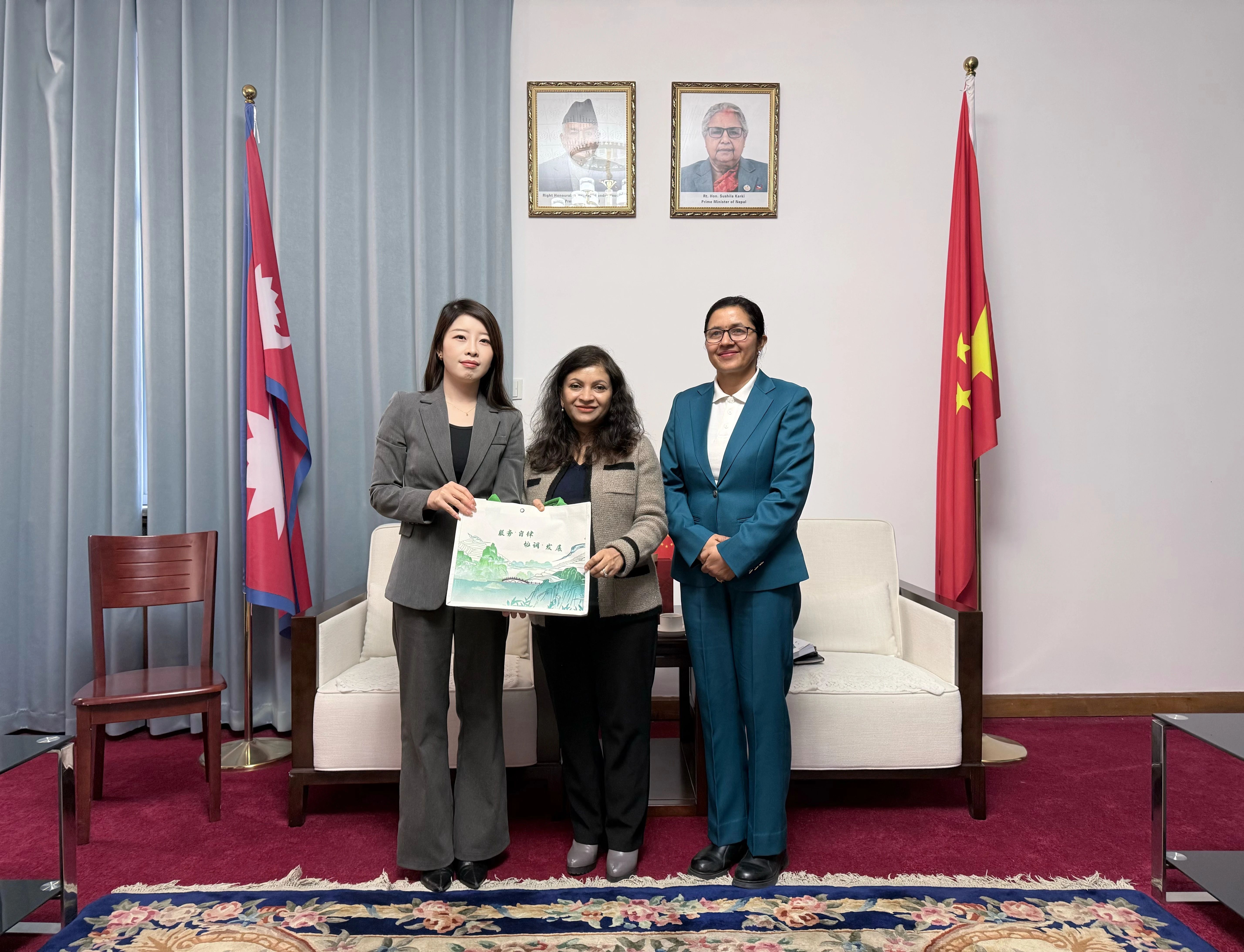 唐亚萍副秘书长一行拜访尼泊尔驻华大使馆公使兼临时代办喀纳儿·罗珊